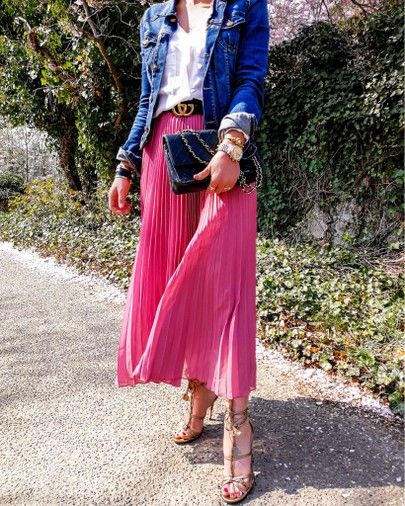 Pink Maxi Skirt Outfit, Pink Pleated Skirt Outfit, Hot Pink Skirt Outfit, Skirt Outfit Spring, Pink Skirt Outfit, Long Pink Skirt, Pink Skirt Outfits, Spring Skirt Outfits, Hot Pink Skirt