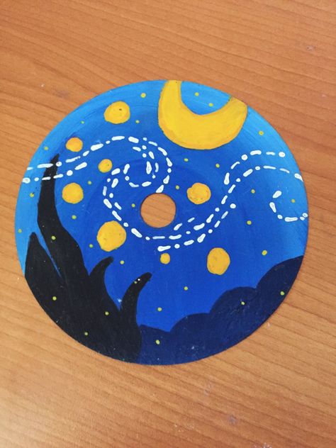 Diy Moon And Stars Decorations, Dvd Pintados Aesthetic, Paper Plate Painting Ideas, Dvds Pintados, Ideas Para Pintar Cds, Dvd Pintados, Ideas Para Pintar Cd, Cd Painting Aesthetic Easy, Painting Discs