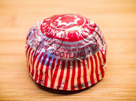 Tunnocks Tea Cakes come from Scotland. They're made of shortbread covered in marshmallow and chocolate, and every bite is fluffy and sweet. Tunnocks Tea Cakes Art, Tunnocks Tea Cakes, Red Pages, Highland Games, Best Candy, Sewing Embroidery Designs, Tea Cakes, International Recipes, Cake Art