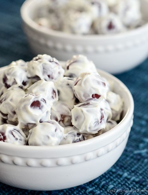 Grape Salad With Cool Whip, Grape Salad Recipe With Cool Whip, Grape Cream Cheese Salad, Grapes With Cream Cheese, Easy Grape Salad, Grapes And Cream Cheese, Cream Cheese Grapes, Creamy Grape Salad, Creamy Grape Salad Recipe