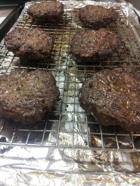 The very idea of oven roasting a burger is something most burger purists won't consider. The flame broiled juiciness of a grilled burger, they say, cannot be... Oven Baked Burgers, Oven Burgers, Baked Hamburgers, Baked Burgers, Burger Seasoning, Hamburger Patties, Minced Meat, Corn Dogs, Beef Dinner