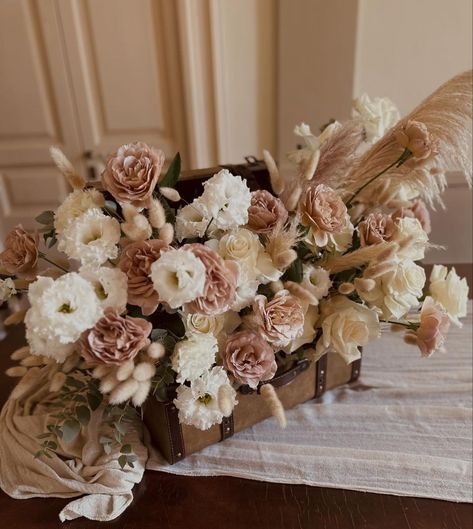 Romy Flower Designer (@romy_flower_designer) • Instagram photos and videos Neutral Wedding Flowers, Wedding Florals, Floral Wedding, Wedding Flowers, Instagram Photos, Photo And Video, Instagram Photo, Floral, Flowers