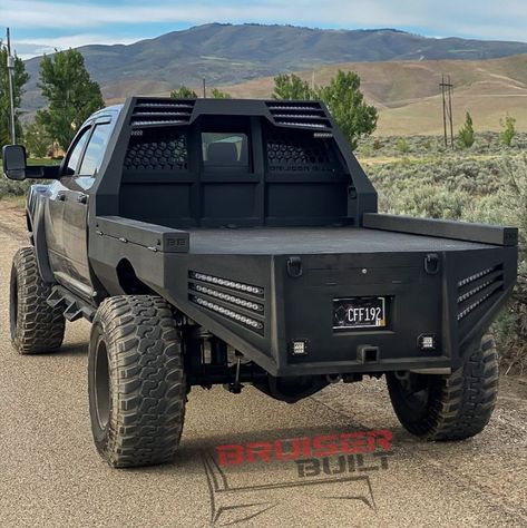 Custom Truck Flatbeds, Offroad Trucks 4x4, Posting Instagram, Flatbed Truck Beds, Toyota Surf, Custom Flatbed, Welding Trucks, Ford Super Duty Trucks, Single Cab Trucks