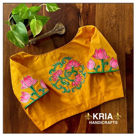 Pichwai Blouse Design, Fabric Painting Blouse Designs, Hand Painted Blouse Designs, Pattachitra Saree, Hand Painted Blouse, Painted Blouse, Fabric Colour Painting, Fabric Paint Shirt, Saree Painting Designs