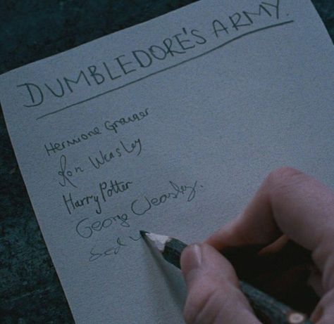 Handwriting Weasley Harry Potter, Fantastic Beasts Movie, Harry Potter Glasses, Yer A Wizard Harry, Harry Potter Merchandise, Hogwarts Aesthetic, Harry Potter 2, Harry Potter Aesthetic, Hogwarts School