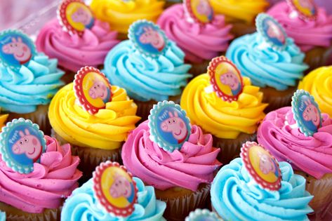 Peppa Birthday, Peppa Pig Cupcakes, Peppa Pig Birthday Party Decorations, Peppa Pig Decorations, Party At The Park, Pig Cupcakes, Peppa Pig Birthday Cake, Pig Birthday Cakes, Second Birthday Party