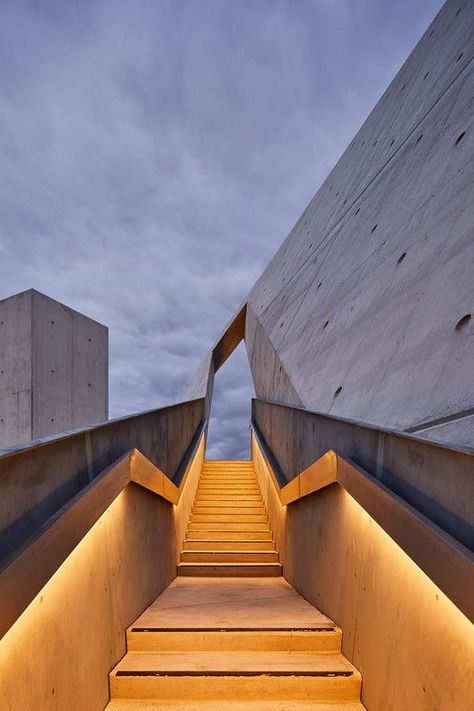 Lebbeus Woods, Daniel Libeskind, Linear Light, Concrete Walls, Rem Koolhaas, Ottawa Canada, Zaha Hadid Architects, Brutalist Architecture, Foto Tips