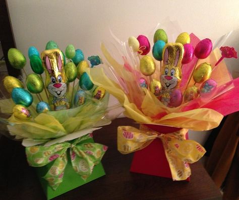 Easter Bouquet! Chocolate Bouquet Ideas, Easter Candy Bouquet, Easter Tree Diy, Easter Hamper, Easter Bouquet, Candy Bouquet Diy, Diy Easter Gifts, Easter Tree Decorations, Easter Goodies