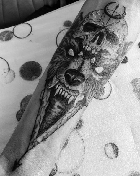 werewolf skull tattoo Werewolf Skull, Werewolf Tattoo, Dark Mark Tattoos, Tattoo Wolf, Native American Tattoo, Black Art Tattoo, Bear Tattoos, Horror Tattoo, Wolf Tattoos