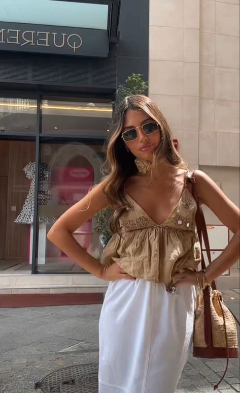 Neutral Fashion Aesthetic Summer, Flower Skirt Outfit Aesthetic, European Summer Outfits Women Classy, Hot European Summer Outfit, Euro Girl Outfits, Italian Summer Aesthetic Outfit Vintage, Istanbul Outfit Ideas Summer, Azores Outfits, Modest European Summer Outfits