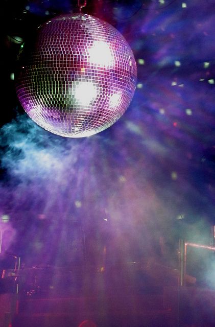 Electro fest. Disco Party Wallpaper, Disco Background Wallpapers, Disco Ball Background, Disco Wallpaper, Disco Background, Party Wallpaper, Dance Background, Disco Birthday, Disco Glam