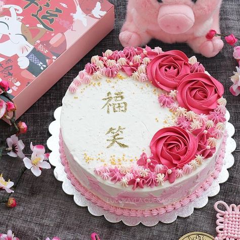 #cakes #cake #flowerlk #buttercreamcake #flowers #birthdaycake #cupcakes #cakeshop #bestcake #cakejakarta #kueulangtahun #kuejakarta… Chinese New Year Cake Ideas, Chinese New Year Cake Design, Chinese Cake Design, Lunar Cake, Lunar New Year Cake, Chinese Birthday Cake, Cny Cake, New Year Cake Designs, Chinese New Year Desserts