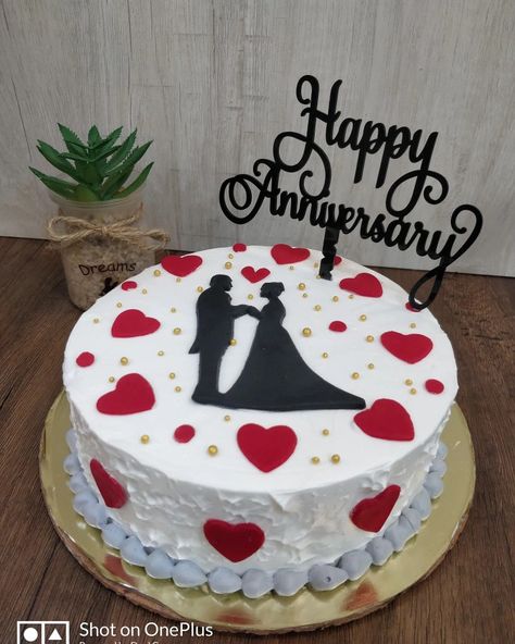 Semi fondant Semi Fondant Cake Design, Happy Anniversary Cake Design, Love Anniversary Cake, Computer Cake, Anniversary Cake Designs, Dramatic Wedding, Buttercream Cake Designs, Happy Anniversary Cakes, Fondant Cake Designs