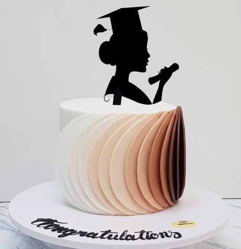 Elegant Graduation Cakes, Beautiful Birthday Cake, 22nd Birthday Cakes, Graduation Party Cake, Birthday Baking, Graduation Party Planning, Catering Ideas Food, Cake Decorating Piping, Beautiful Birthday Cakes