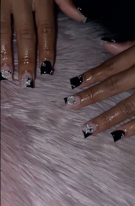 May Nails: Summer-Ready Styles for Every Occasion Black Nails Ideas Black Women, Cute Short Black Acrylic Nails, Short Black Nail Ideas, Short Acrylic Nails Black, Full Set Nails Acrylic, Black Nails Design Ideas, Black Nails Short, White Short Nails, Latest Nails