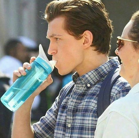 Tom Holland Jawline, Baby Toms, Tom Holland Peter Parker, Tom Holland Spiderman, Tommy Boy, Men's Toms, Spiderman Homecoming, Robert Downey Jr, Peter Parker