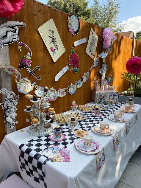 It’s easy to decorate the table with this chequered fabric table runner. Have yourself a whimsical party table with other Truly Alice products including our brand new props and cake stand! Our table runner could also be used for rustic weddings and decorated with our Truly Alice teapot vase accompanied with pretty flowers. 200 x 30cm table runner. Whimsical Alice In Wonderland, Wonderland Party Theme, Wonderland Party Decorations, Alice In Wonderland Decorations, Alice In Wonderland Tea Party Birthday, Onederland Birthday Party, Alice In Wonderland Aesthetic, Tea Party Table, Alice Tea Party