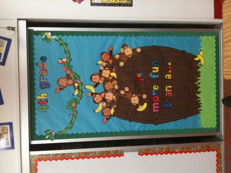 Back to school board with monkeys. Monkey Bulletin Board Ideas, Monkey Bulletin Boards, Monkey Decorations, Five Little Monkeys, Barrel Of Monkeys, School Chalkboard, Preschool Bulletin, Preschool Bulletin Boards, School Doors