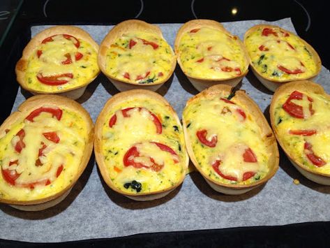 ... Simply Joolz: Tortilla boat quiches... Quiche Ideas, Taco Boat Recipes, Lunchbox Food, Taco Boats, Mini Quiche Recipes, Savoury Slice, Actifry Recipes, Savoury Pies, Tortilla Pizza