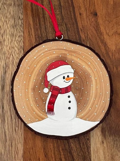 Painted Wood Slices, Christmas Pebble Art, Wood Slice Christmas, Christmas Mandala, Wooden Christmas Crafts, Christmas Candle Decorations, Wood Slice Crafts, Handmade Christmas Crafts, Wood Christmas Ornaments