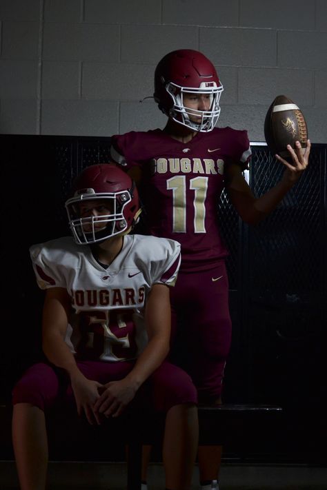 Duo Pose - Football Locker Room Sibling Football And Cheer Pictures, Football And Cheer Pictures, Brothers Football Picture Ideas, Football Picture Ideas, Football Locker Room, Duo Photos, Football Positions, Duo Pose, Football Poses