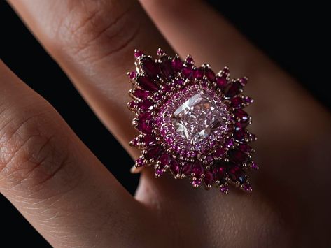 Why Maggi Simpkins Is About To Break Records With A Million-Dollar Ring At Sotheby’s Sunburst Ring, Peacock Ring, Fancy Lights, Feminine Power, Rings Cool, Pear Shaped Diamond, Million Dollar, Most Expensive, Pink Diamond