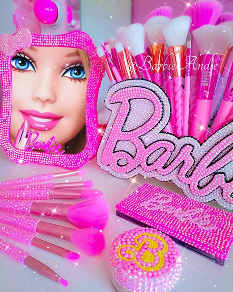 Barbie Supplies, Selena Gomez Bangs, Barbie Mood, Barbie Things, Barbie Theme Party, Rich Couple, School Board Decoration, Makeup Images, Barbie Core