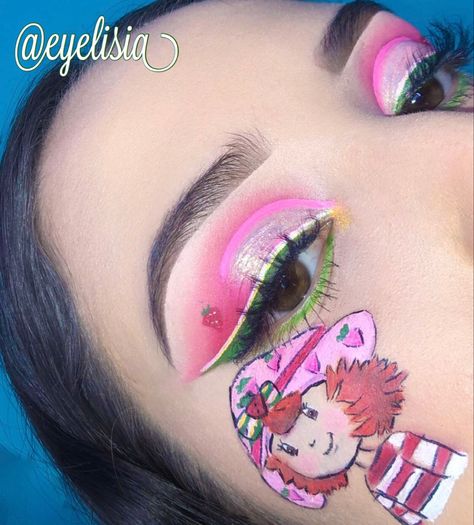 Strawberry Shortcake Makeup, Strawberry Shortcake Costume, Strawberry Costume, Cartoon Makeup, Strawberry Art, Bold Eye Makeup, Amazing Halloween Makeup, Bold Eyes, Colorful Eye Makeup