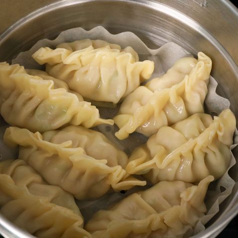 Chicken dumplings (Dakgogi mandu: 닭고�기 만두) recipe - Maangchi.com Mandu Recipe, Maangchi Recipes, Korean Dumplings, Chicken Dumplings, Eat Something, Quick Dishes, Universal Language, Western Food, Dumpling Recipe