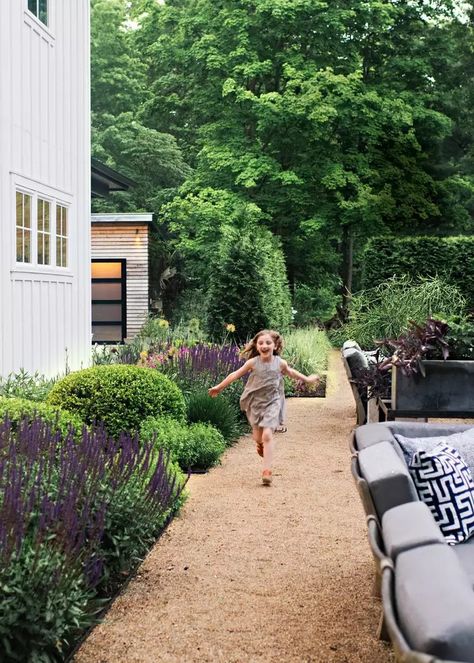 An Ohio Landscape Designer Transformed His Yard into an English Garden with a Midwest Twist Ohio Landscape, Cottage Backyard, Estate Garden, Farmhouse Landscaping, Landscape Designer, Front Landscaping, English Cottage Garden, Front Patio, Garden Landscape Design