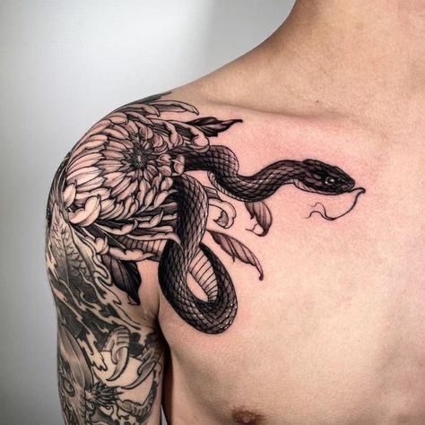 Tattoo Chest And Shoulder, Masculine Tattoos, Japanese Flower Tattoo, Samurai Tattoo Design, Mens Shoulder Tattoo, Snake Tattoo Design, Shoulder Arm Tattoos, Eagle Tattoos, Body Suit Tattoo