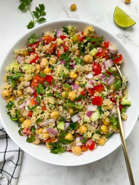 Chickpea Quinoa Salad, Chickpeas Quinoa, Quinoa Chickpea Salad, Chickpea Quinoa, Easy Quinoa Salad, Mexican Quinoa Salad, Salad With Quinoa, Salad With Chickpeas, Vegan Quinoa Salad