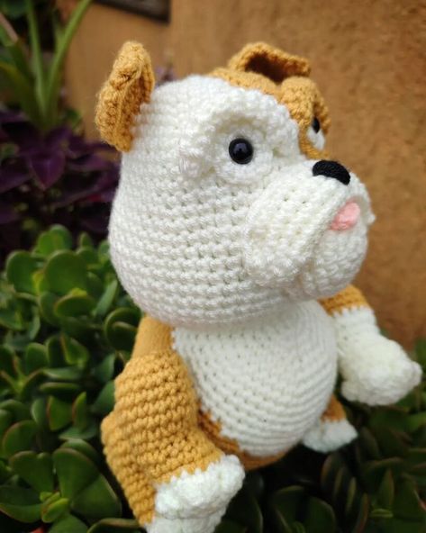 Bulldog Crochet Pattern Free, Cartoon Bulldog, Beginner Amigurumi, Crochet Dogs, Simple Braids, Stuffed Crochet, Braids Easy, Crocheted Dolls, Dog Amigurumi