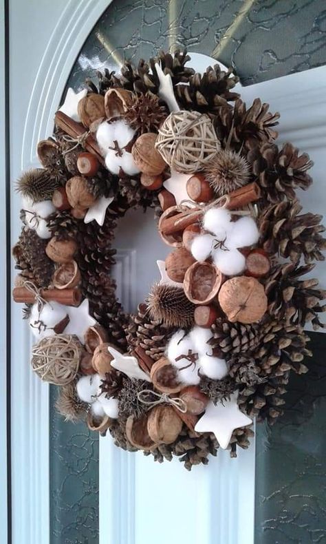 Handmade Christmas Crafts, Christmas Door Wreaths, Fall Thanksgiving Decor, Christmas Decorations Diy Outdoor, Xmas Wreaths, Christmas Arrangements, Holiday Crafts Christmas, Easy Christmas Diy, Christmas Crafts Decorations