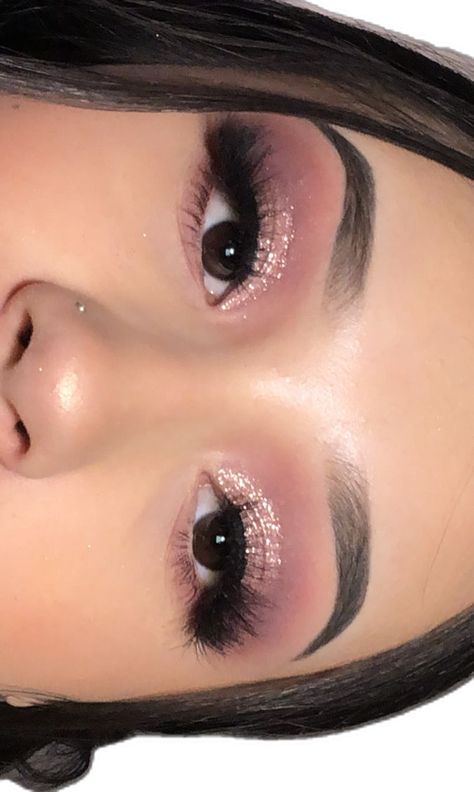 Makeup Ideas For Quinceanera, Rose Gold Makeup Looks, Sweet 16 Makeup, Light Pink Eyeshadow, Rose Gold Quince, White Eye Makeup, Quinceanera Makeup, Purple Quince, Quinceanera Pink