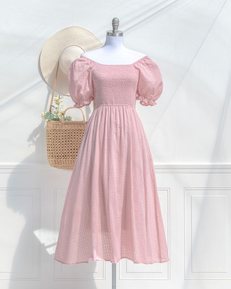 A classically romantic style, the feminine Lily of the Valley Dress is a dream in checked blush pink cotton, with a comfortable smocked elastic bodice, side-seam pockets, and tea-length skirt. Perfect for a picnic in the park, a day spent frolicking with friends, or just for lounging in with a cup of tea and your favorite novel ✨ 🏷️ French and feminine style pink dresses, Pink spring dresses, Puff sleeve pink dress, Romantic dress outfits for spring, Cottagecore style cotton dress #amantine ... Pink Picnic Dress, Blush Pink Outfit, Pink Spring Dresses, Spring Cottagecore, Pink Closet, Outfits For Spring, Tea Length Skirt, Light Pink Dress, Picnic Dress