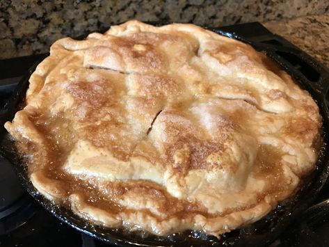 Grandma's Iron Skillet Apple Pie Iron Skillet Apple Pie, Skillet Apple Pie, Cast Iron Skillet Cooking, Iron Skillet Recipes, Cake Mug, Easy Skillet, Cast Iron Skillet Recipes, Cast Iron Recipes, Apple Pie Recipes