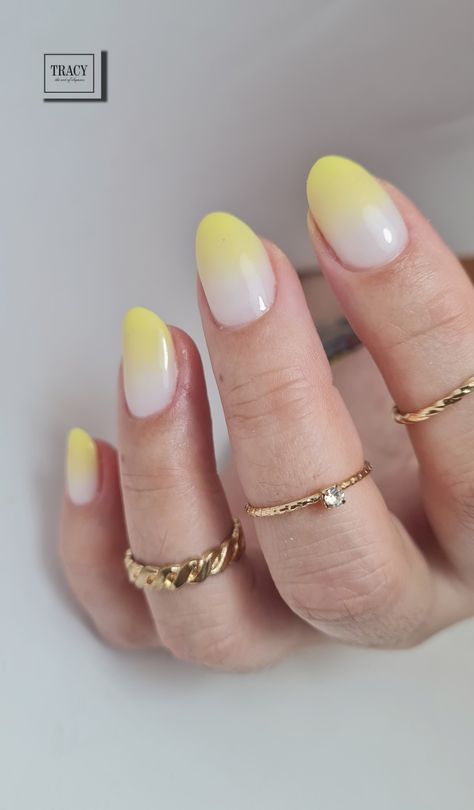 Lemon Ombre Nails, White And Yellow Ombre Nails, Light Yellow Ombre Nails, Yellow And White Ombre Nails, White And Yellow Nails Ideas, Yellow Ombre Nails Short, Nails Ombre Yellow, Ombre Yellow Nails, Ombre Nails Yellow