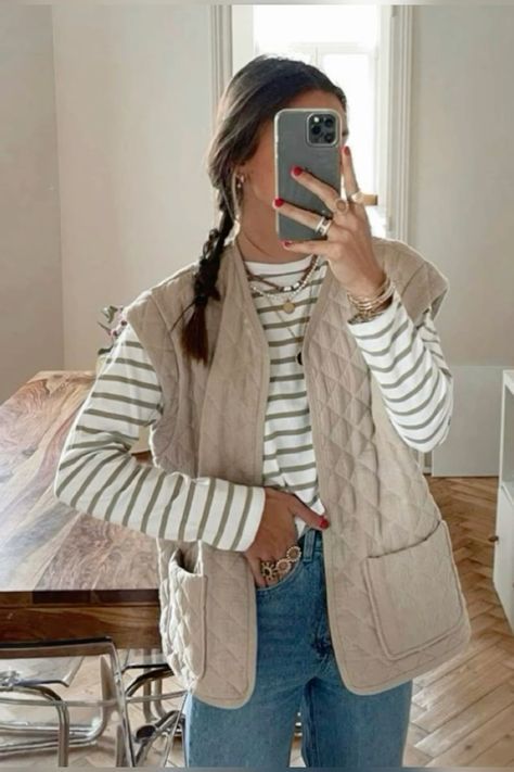 Spring Arizona Outfits, Layered Vest Outfits, Vest Layering Outfits, Outfit Ideas Black Women Casual, Casual Coat Outfit, Fall Trench Coat Outfits, Winter Girls Night, Girls Night Outfit Ideas, Boho Outfits Fall