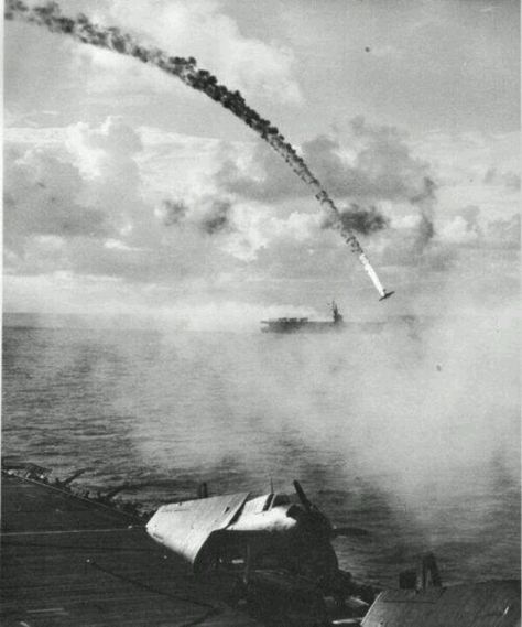 Another Japanese ZERO shot down over the pacific.... Battle Of Saipan, Manfred Von Richthofen, Photos Rares, Rare Historical Photos, Iwo Jima, Wwii Photos, Historical Moments, Kamikaze, Nagasaki