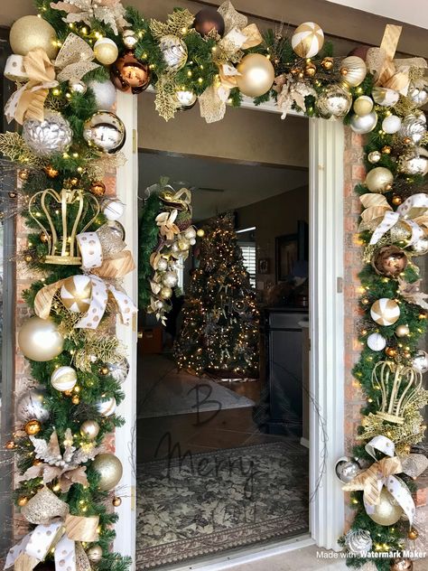 Christmas Doorway, White Christmas Tree Ideas, Glam Christmas Decor, Doorway Decor, Pretty Christmas Decorations, Outdoor Christmas Tree, Table Decor Ideas, Elegant Christmas Trees, Pencil Christmas Tree