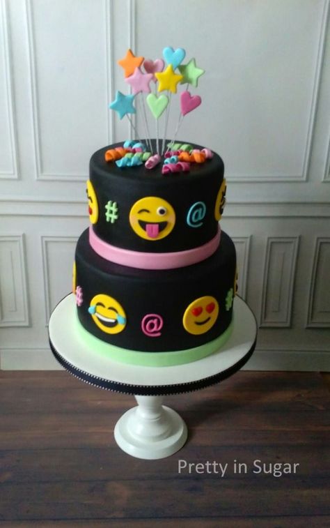 Cake Emoji, Emoji Birthday Cake, Emoji Cake, 8th Birthday Cake, 10 Birthday Cake, Cake Girl, Emoji Birthday, Plum Cake, Cool Birthday Cakes