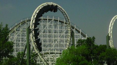 Adventureland in Des Moines, Iowa, Went there almost every summer when i was young kid, and now im a teen. It was a great place to go to.  Aaaahhhh.....the good memories!!! Good Memories, Des Moines Iowa, Des Moines, A Teen, Buckets, Best Memories, Online Learning, Great Places, Iowa