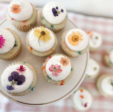 Wildflower Cupcakes, Flower Baby Shower Theme, Wildflower Cake, Wildflower Birthday Party, Wildflower Party, Wildflower Wedding Theme, Flower Desserts, No One Asked, Honey Lavender