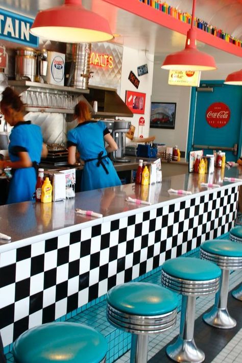 80s Diner, Diner Aesthetic, American Fast Food, 50s Diner, Diner Decor, Vintage Diner, Retro Cafe, Snack Shop, Dinner Restaurants