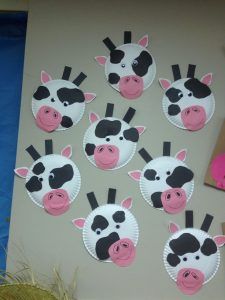 paper plate cow Farm Animals Preschool, Farm Animals Activities, Farm Theme Preschool, Cow Craft, Maluchy Montessori, Farm Animal Crafts, Farm Craft, Farm Animals Theme, Farm Preschool