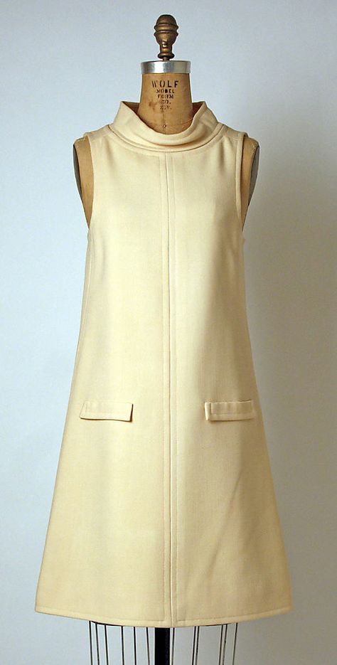 Dress  André Courrèges  (French, born 1923)  Date: 1965 Culture: French Medium: wool, synthetic Courreges Dress, Istoria Modei, Andre Courreges, 1960s Dresses, 1960 Fashion, Fashion 1960s, Look Retro, Sixties Fashion, Traje Casual