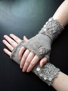 Ravelry: BrineyDeep's Veyla Fingerless Mittens Knit, Easy Knitting Projects, Knitting Patterns Free Hats, Mittens Pattern, Fingerless Mittens, Wrist Warmers, Knit Mittens, Stockinette Stitch, Knitted Gloves