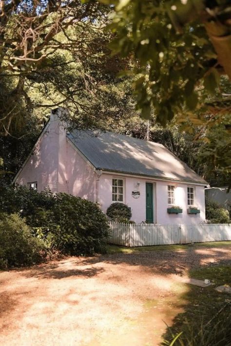 The English Cottage Mt Tamborine - Houses for Rent in Tamborine Mountain, Queensland, Australia - Airbnb Mt Tamborine, Tamborine Mountain, Boutique Resort, Romantic Things To Do, Brisbane Queensland, Romantic Retreat, Spa Bath, Romantic Things, Bath Spa