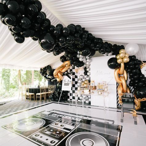 Luxury Event Design & Decor shared a post on Instagram: “To all the ladies in the place with style and grace, help us find notorious big Z 💋•••Theme: Biggie 💰 Planning, Design and Decor: @luxaffairs Tent: @elitetentsbc Florals: @folk_and_faerieDessert: @mannandcobakeshopCake: @sweetavenuebakery Signage: @kitekreationss Vinyl @zabarstudio White bounce house @inflationsenblanc Photography: @hongphotography Light up letters: @buletters •••#decorinspo #floralinspiration #partydecorations #partydec Paid In Full Theme Party, Rnb Party Decorations, Notorious Big One Birthday Table Centerpieces, Rapper Themed Birthday Party, Notorious Big One Birthday Decorations, Hip Hop Theme Party Ideas, Notorious Big One Birthday, Notorious One Birthday Party, Tent Parties